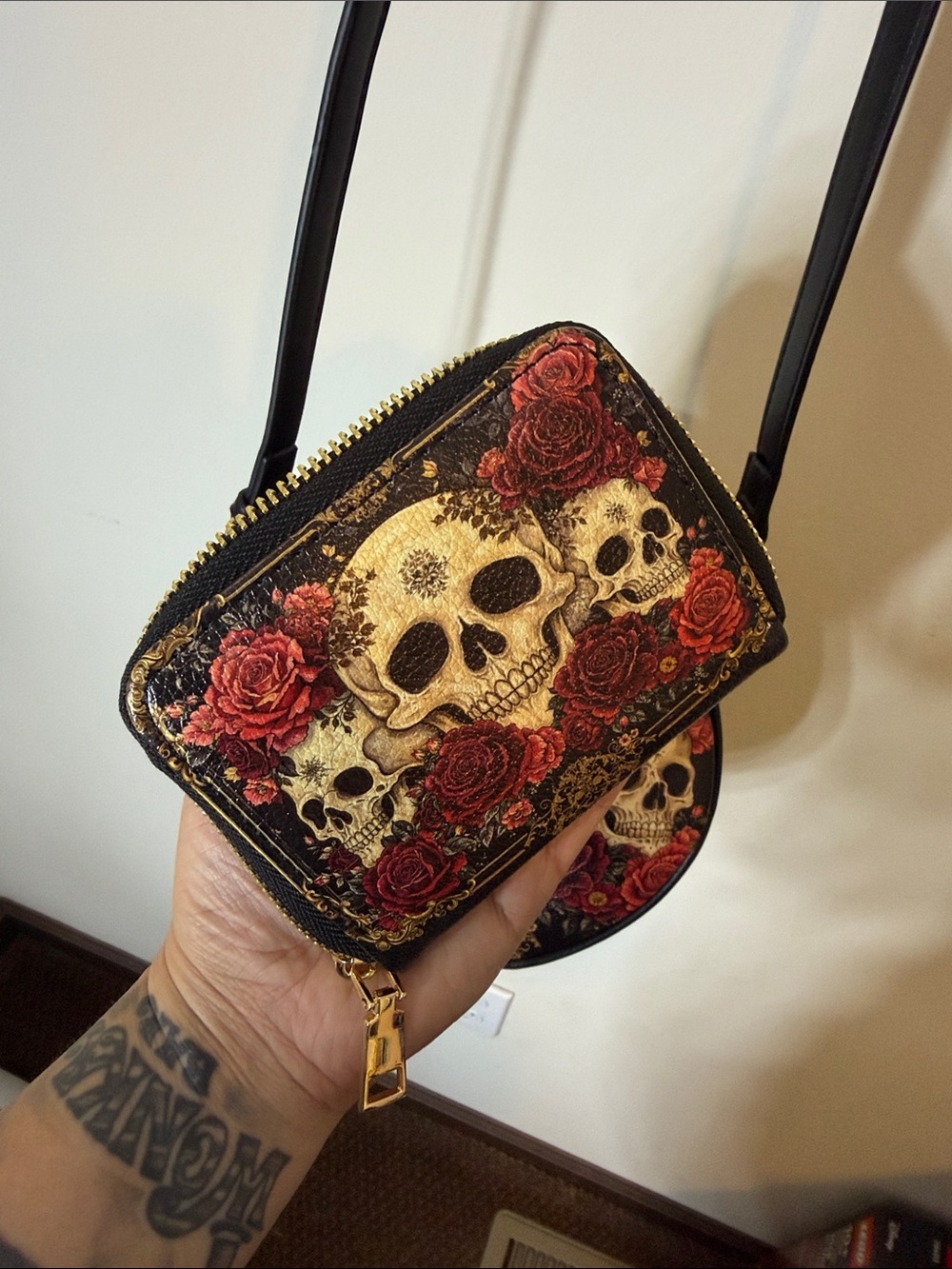 Skull & Roses Round Crossbody Bag + Matching Wallet Gothic - Picture 6 of 6